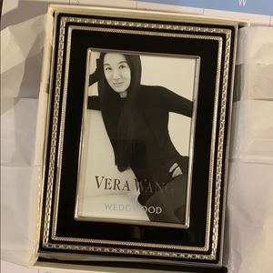 NWOT Vera Wang Wedgwood Frame